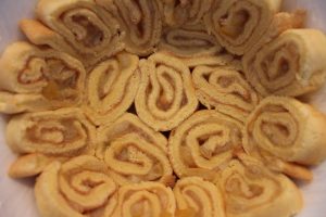 Pročitajte više o članku Rolada od jednostavnog žutog biskvita/ Simple sponge roll