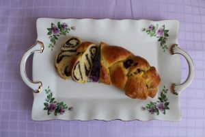 Pročitajte više o članku Pletenica s lješnjacima i kakaom/ Hazelnut and cacao braid